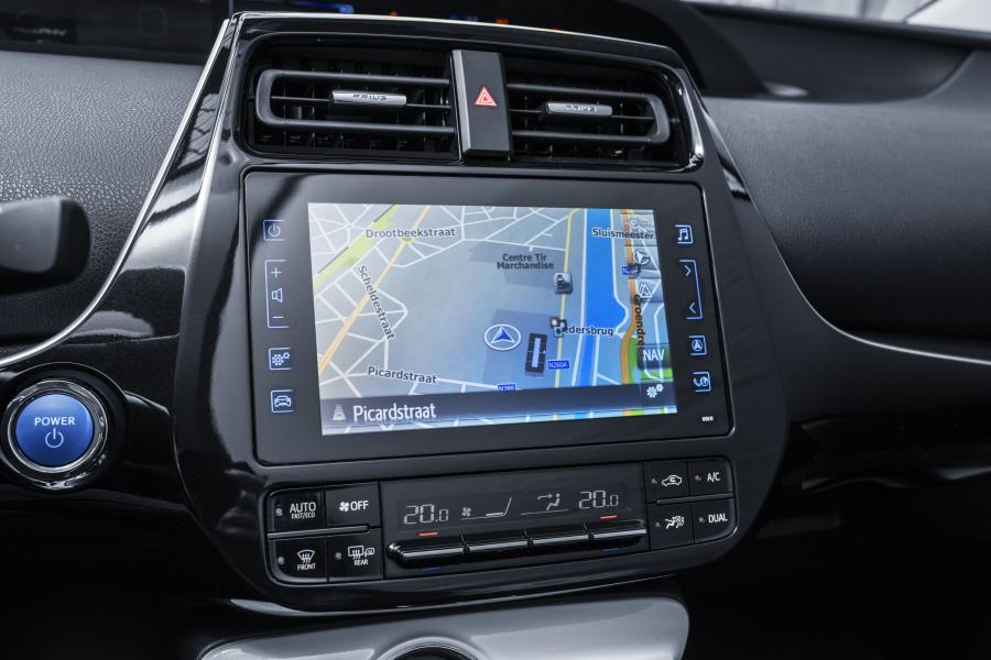 Детали интерьера Toyota Prius Plug-in Hybrid 2016 года  (фото 119 из 187)